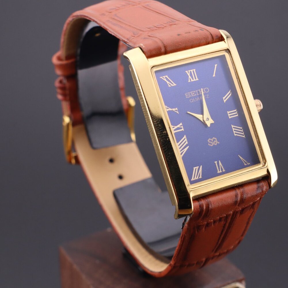 Vintage Seiko Slim Quartz Gentlemen's Wrist Watch  - FREE SHIPPING